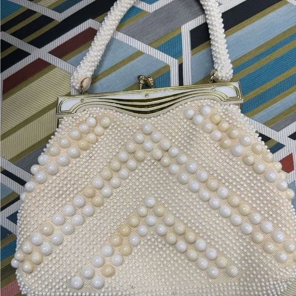 Vintage Beaded Hong Kong Elegant Cream lined Kisslock Handbag - Picture 4 of 14